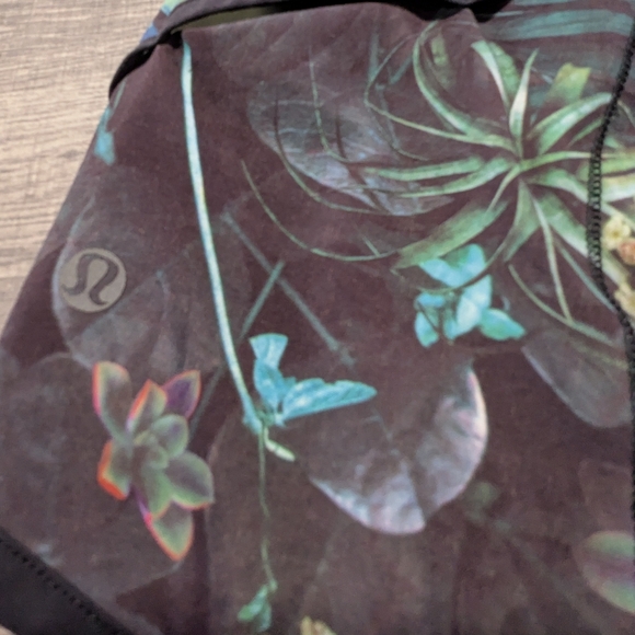 Lululemon Speed Up Shorts For Women - Picture 4 of 5